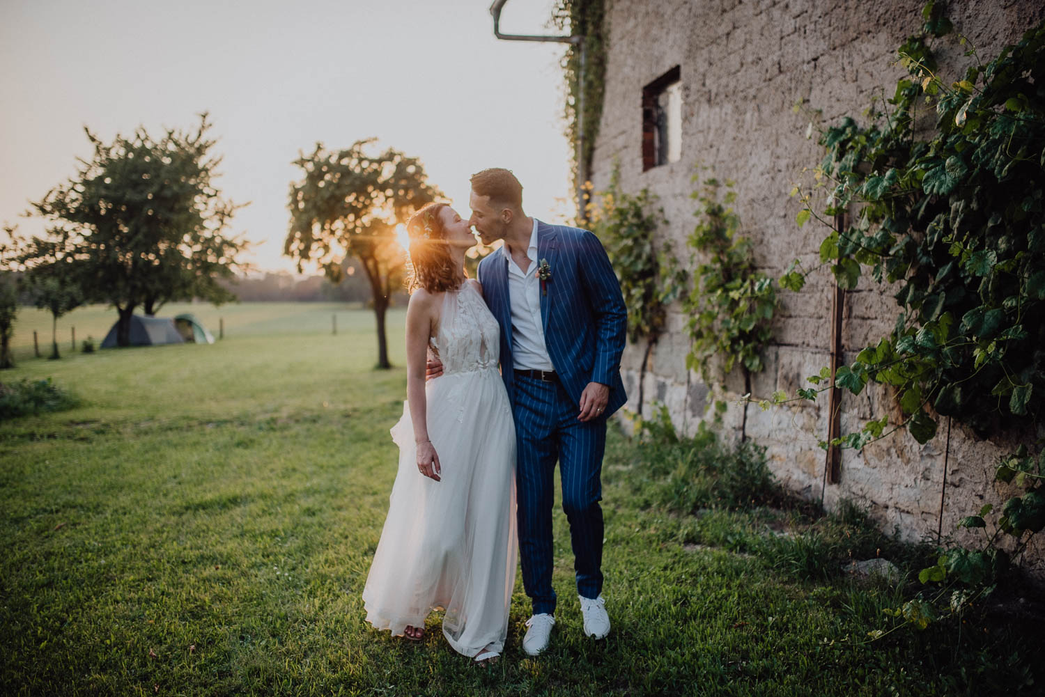 Svatební focení na konci svatebního dne, západ slunce | svatební fotograf Brno