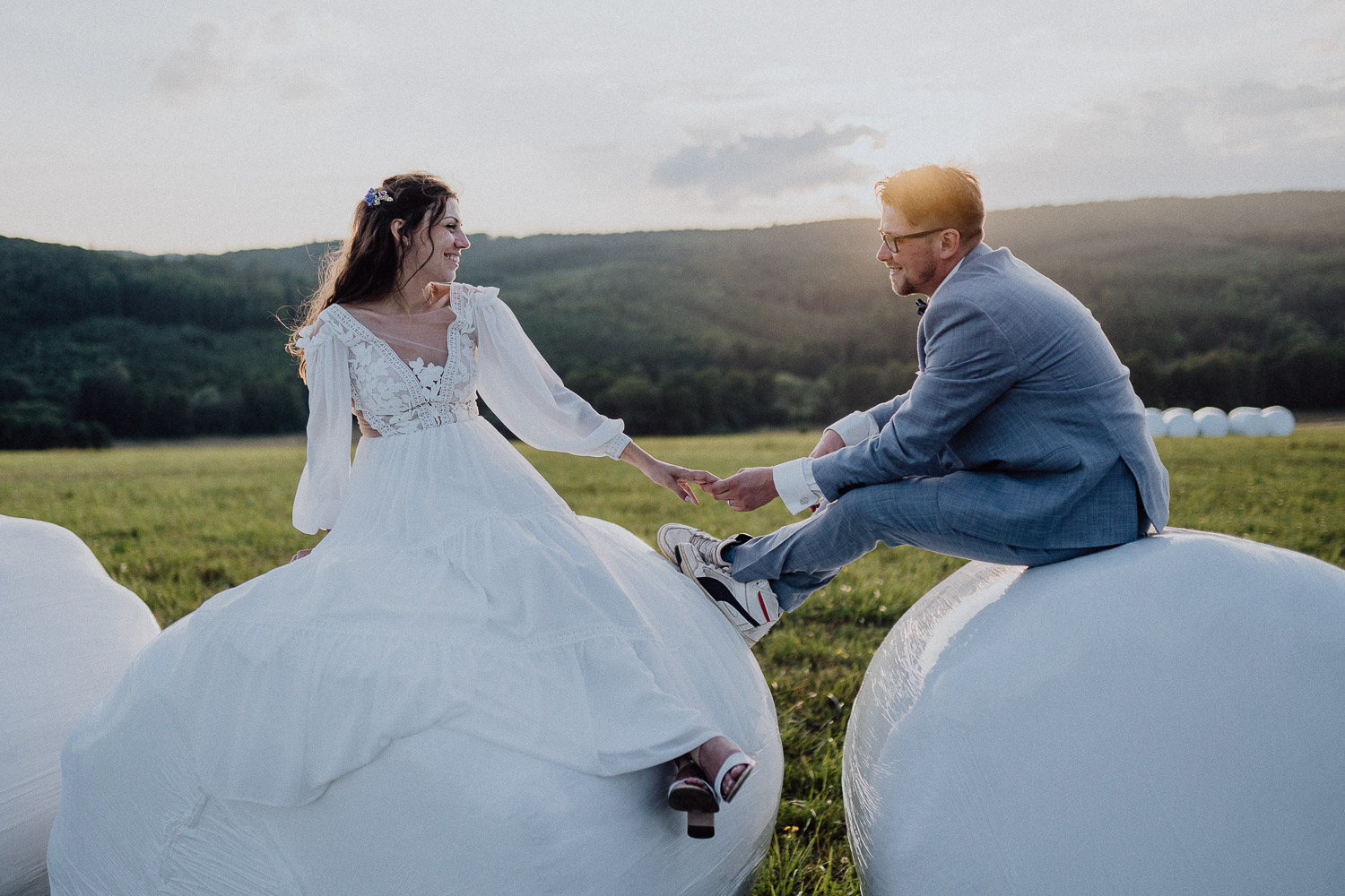 ženich a nevěsta svatební focení západ slunce Bílé Karpaty Bojkovice
