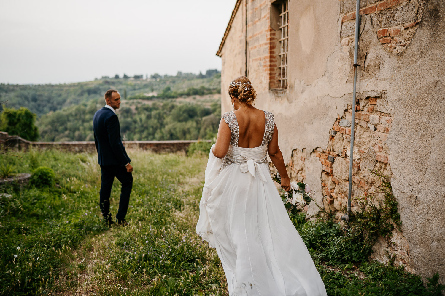 Svatba v Toskánsku, Itálie | focení ženicha a nevěsty