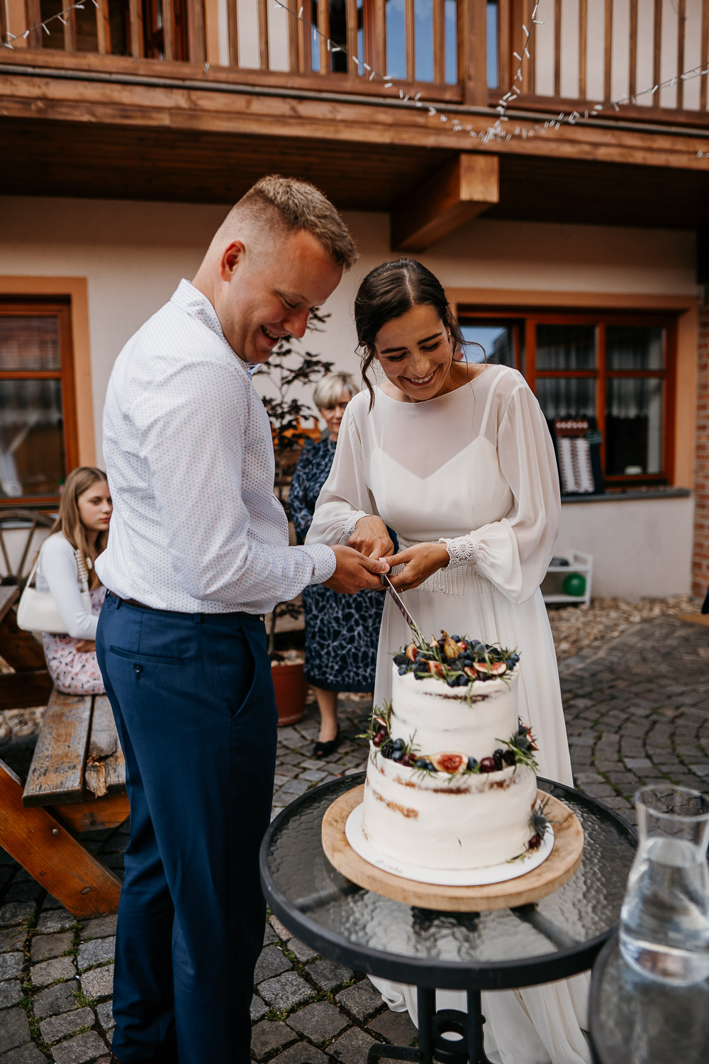 Svatba Mohelenský dvůr | krájení dortu